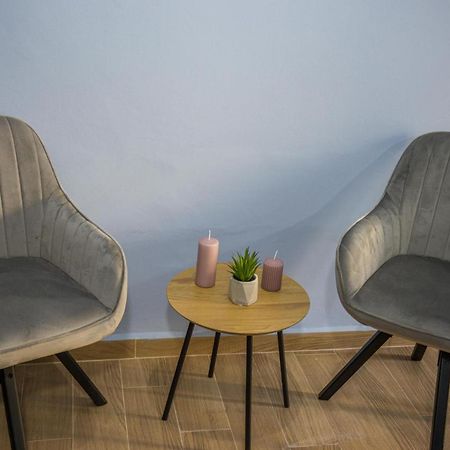 Couples Retreat, Fully Equipped Studio/ Loutraki Beach Lägenhet Exteriör bild