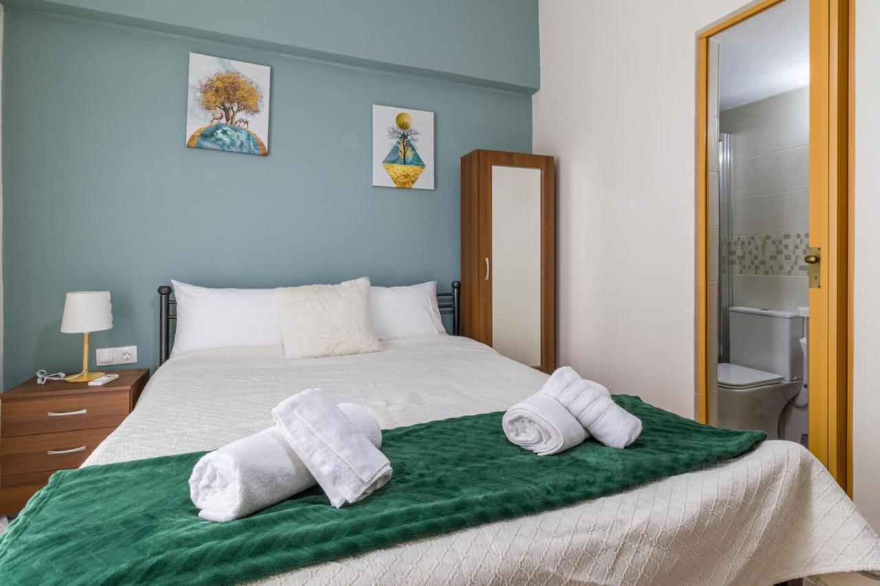 Couples Retreat, Fully Equipped Studio/ Loutraki Beach Lägenhet Exteriör bild