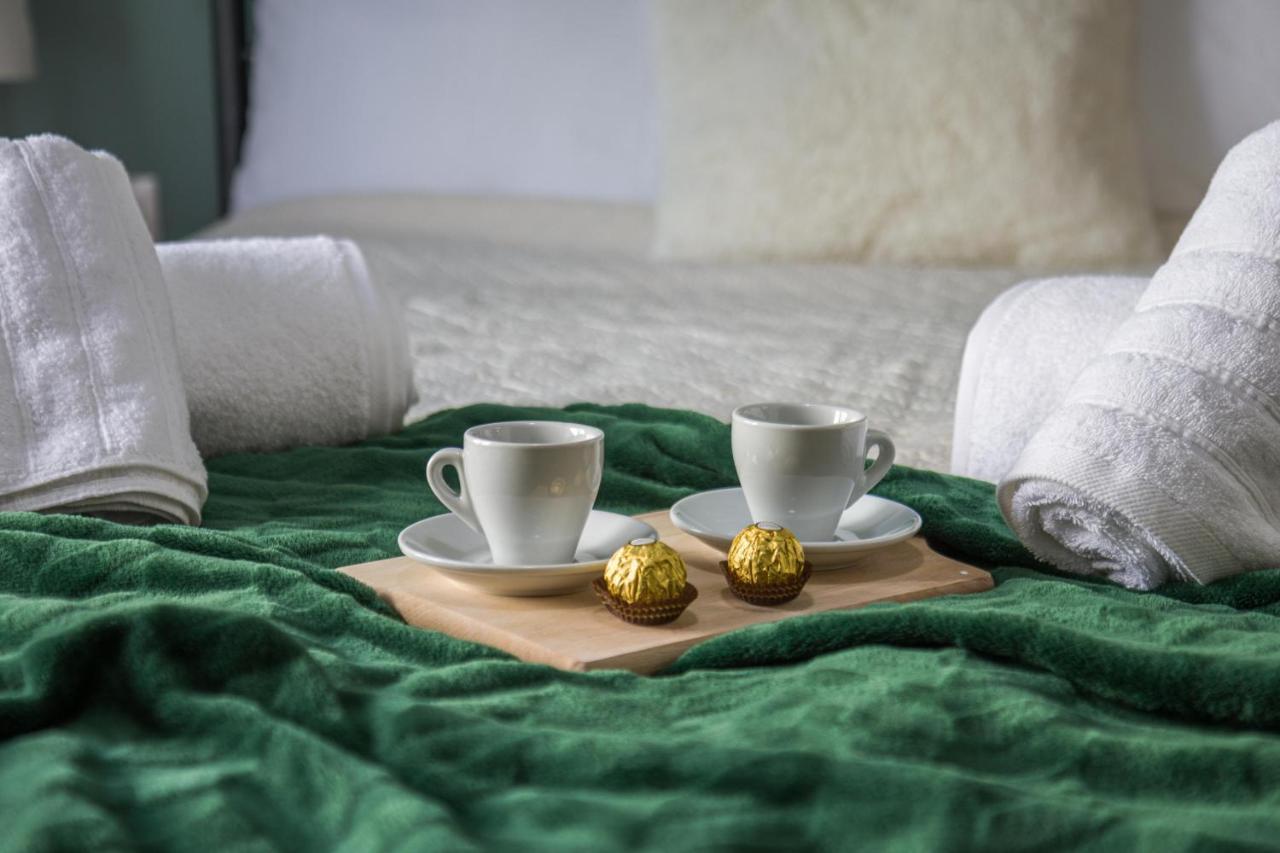 Couples Retreat, Fully Equipped Studio/ Loutraki Beach Lägenhet Exteriör bild