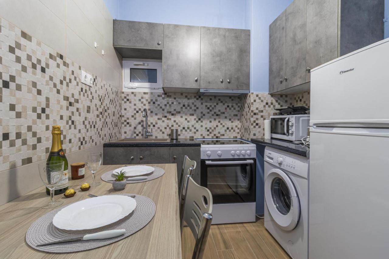 Couples Retreat, Fully Equipped Studio/ Loutraki Beach Lägenhet Exteriör bild