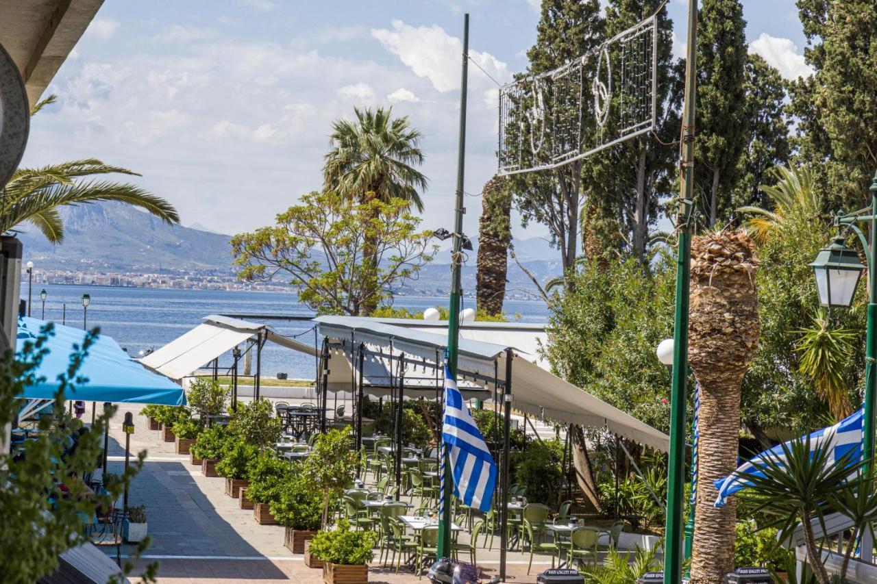 Couples Retreat, Fully Equipped Studio/ Loutraki Beach Lägenhet Exteriör bild